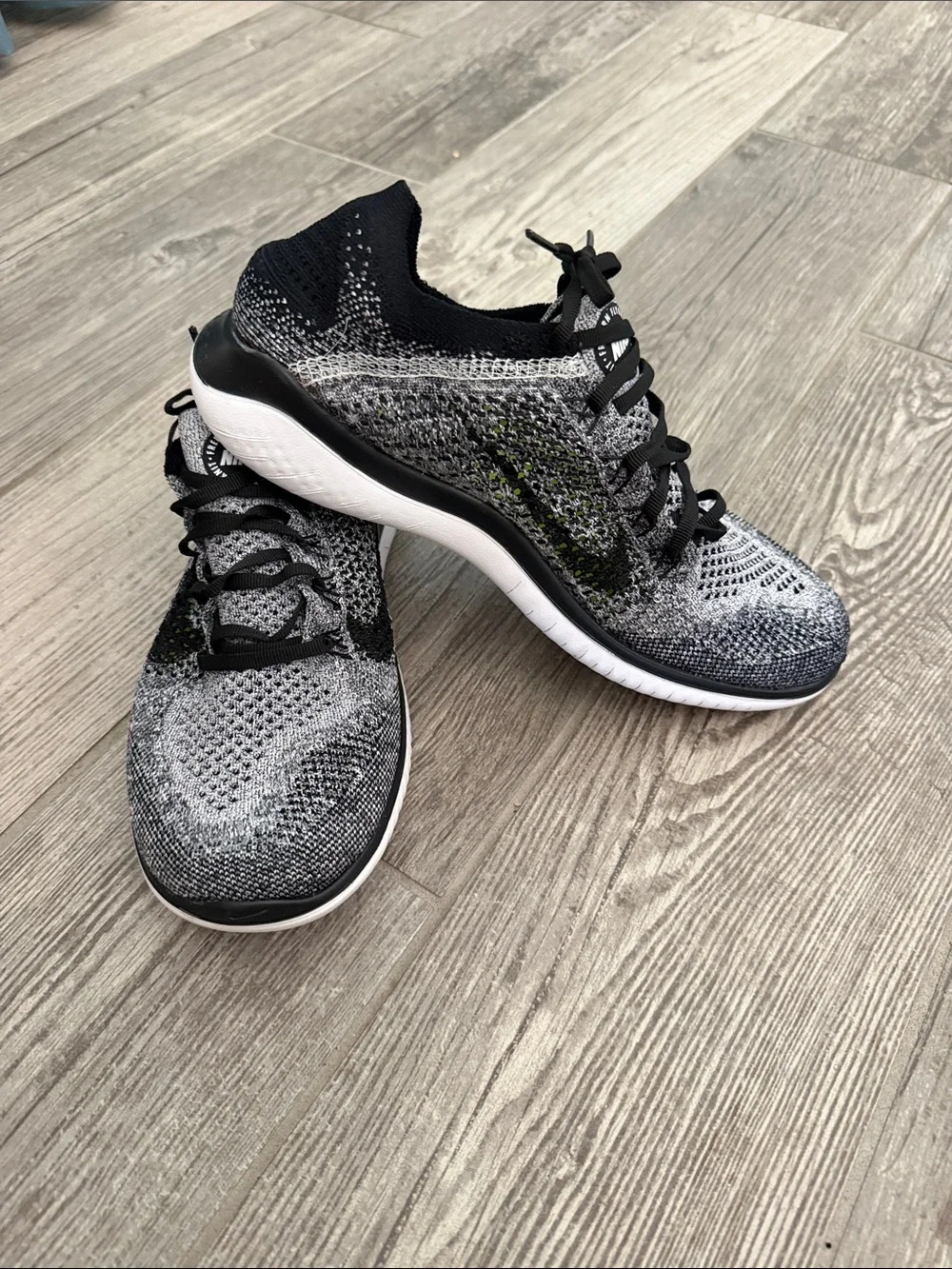Nike Flyknit Trainers in Black, Gray and White size 9.5 - Picture 1 of 6